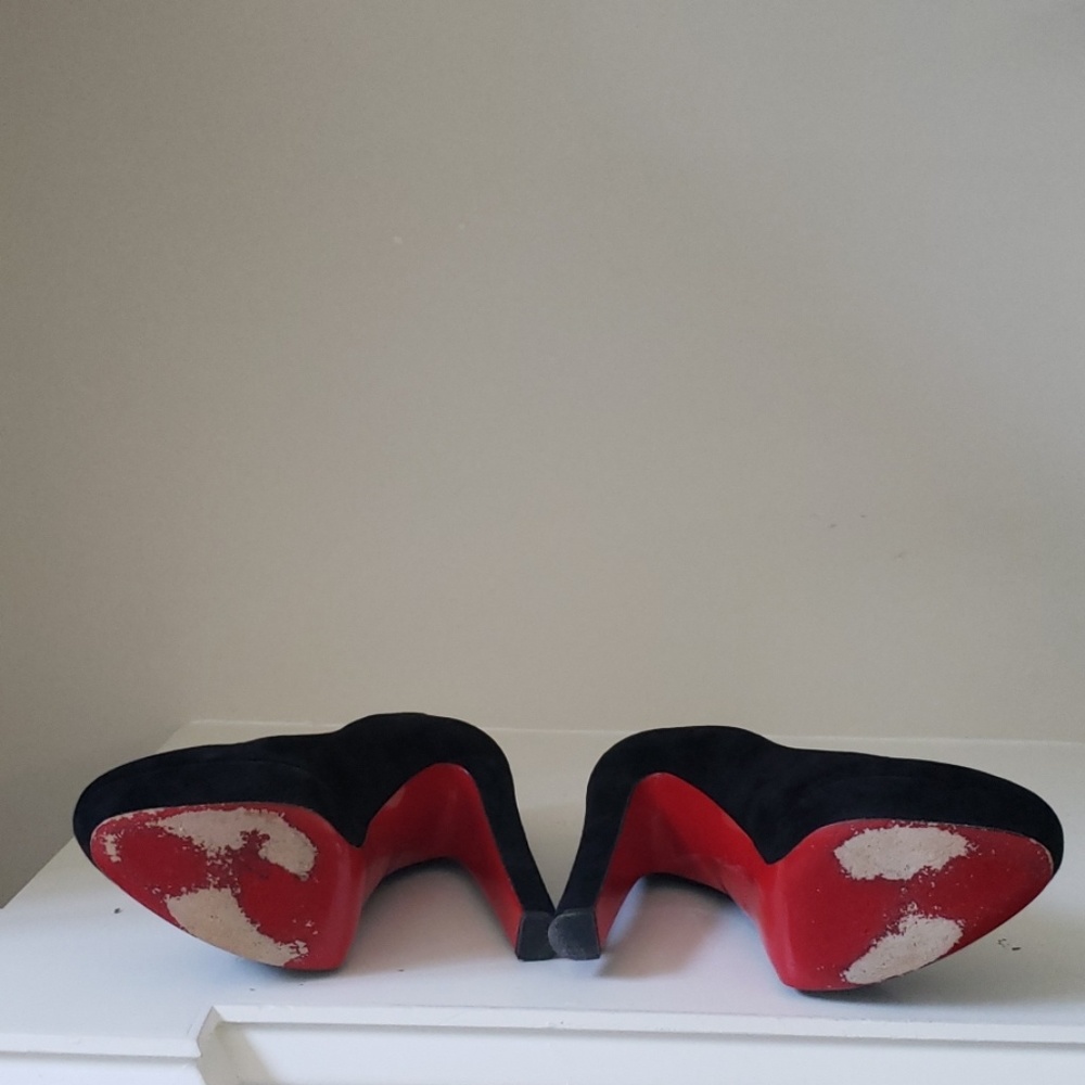 EUC Christian Louboutin Black Suede Pumps - Picture 7 of 8